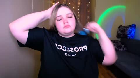 Snapshot of emma_dorn chatting on 05.31.26 Eva online show from 05.31.26