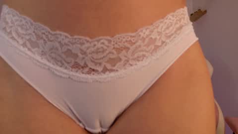 Snapshot of emma_hg1 chatting on 01.18.25 the girl of your dreams online show from 01.18.25