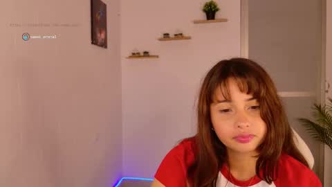 Snapshot of emma_hg1 chatting on 09.26.25 the girl of your dreams online show from 09.26.25