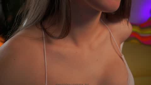 Snapshot of emma_land chatting on 12.18.25 online show from 12.18.25