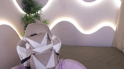 Emma online show from 11.29.25