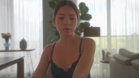 emma_lu1 online show from 02.15.25