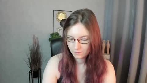 Snapshot of emma_lust94 chatting on 04.21.26 emma online show from 04.21.26