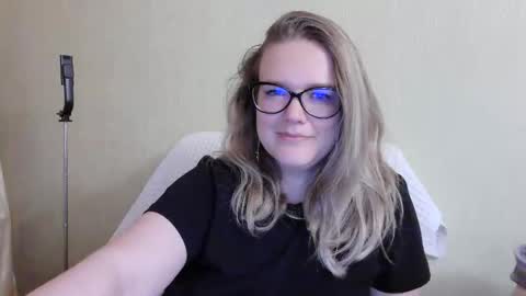 Snapshot of emma_misty_ chatting on 09.29.25 emma_misty_ online show from 09.29.25