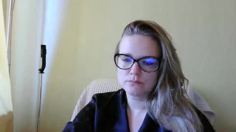 Snapshot of emma_misty_ chatting on 10.01.25 emma_misty_ online show from 10.01.25