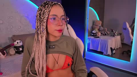 Snapshot of emma_nakamura chatting on 12.05.24 online show from 12.05.24