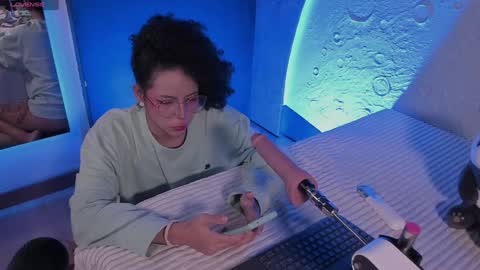 Snapshot of emma_nakamura chatting on 02.06.25 online show from 02.06.25
