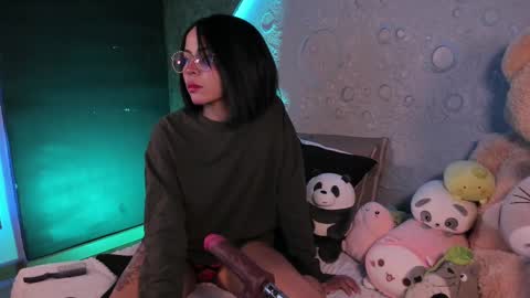 Snapshot of emma_nakamura chatting on 02.18.25 online show from 02.18.25