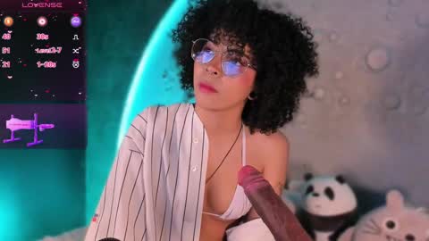 Snapshot of emma_nakamura chatting on 09.18.25 online show from 09.18.25