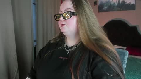 Snapshot of emma_razoom chatting on 01.23.25 Emma Razumovskaya online show from 01.23.25