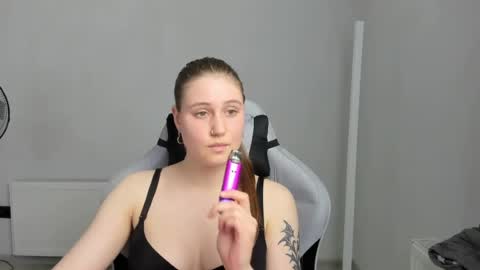 Snapshot of emma_sweettyy chatting on 06.15.26 Emma online show from 06.15.26