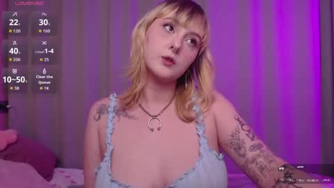 Snapshot of emma_thomps chatting on 05.23.26 Rose online show from 05.23.26