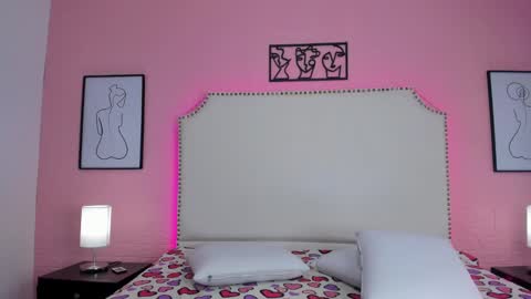 emma_whitee_ online show from 10.13.25