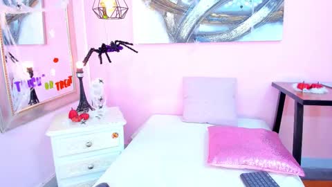 Emma  online show from 10.16.25