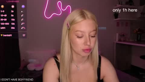 Snapshot of emmaandjake chatting on 05.21.26 emmaandjake online show from 05.21.26