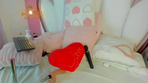 Snapshot of emmacrush chatting on 07.21.26 Welcome Im yosein Your love is my passion activate it with your tips and enjoy with me online show from 07.21.26