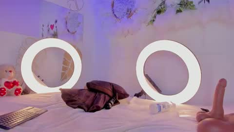 Emma Duque online show from 11.30.25