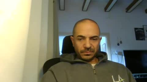 Snapshot of emmagold123 chatting on 12.04.24 Ariel online show from 12.04.24