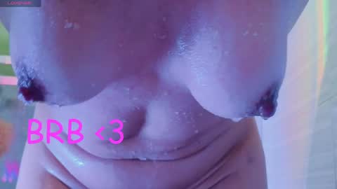 Snapshot of emmamiller__ chatting on 04.21.26 online show from 04.21.26