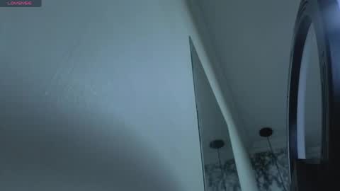 Snapshot of emmamiller__ chatting on 05.09.26 online show from 05.09.26