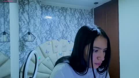 Snapshot of emmamiller__ chatting on 05.29.26 online show from 05.29.26