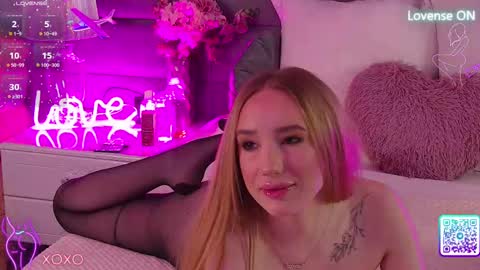 Snapshot of emmanaughtiness chatting on 02.28.25 EmmaNaughtiness online show from 02.28.25