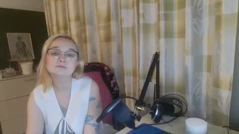 Snapshot of emmanoir_ chatting on 02.26.25 emmanoir_ online show from 02.26.25