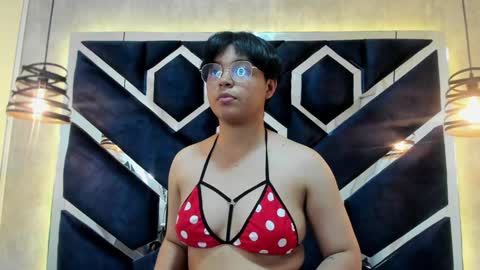 Snapshot of emmapark_ chatting on 02.03.25 Emma 3 online show from 02.03.25