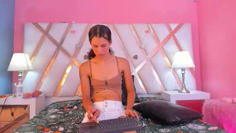 Snapshot of emmapetty chatting on 09.29.25 Emmapetty online show from 09.29.25