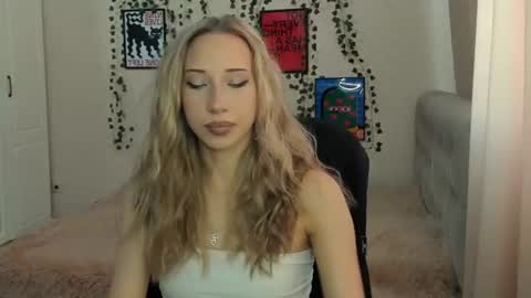 Snapshot of emmarayder chatting on 07.16.26 Emma online show from 07.16.26
