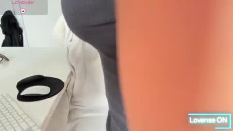 Emma Skyee online show from 09.26.25