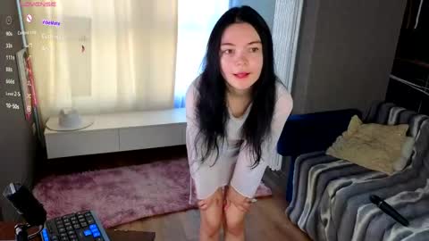 Snapshot of emmasmall chatting on 06.06.26 Petite girl Emmy online show from 06.06.26