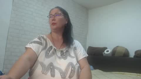 Snapshot of emmasquirt69 chatting on 06.04.26 emmasquirt69 online show from 06.04.26