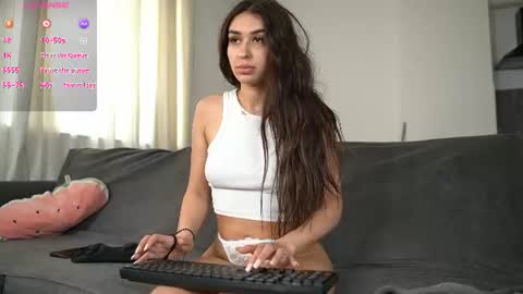 Snapshot of emmaxblanco chatting on 06.28.26 emmaxblanco online show from 06.28.26