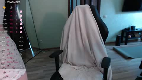 Snapshot of emmiclo chatting on 05.16.26 Emily online show from 05.16.26