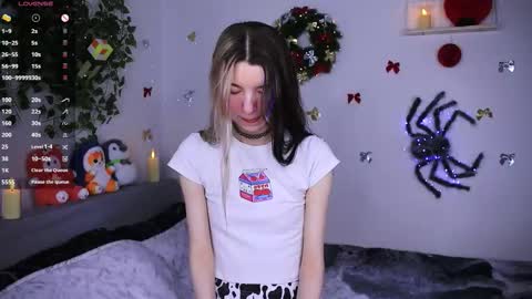 Snapshot of emmie_everly chatting on 12.21.25 emmie_everly online show from 12.21.25