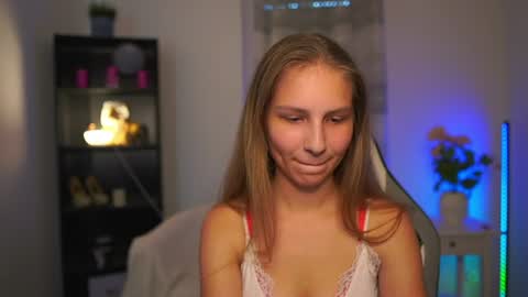 Snapshot of emmie_murray chatting on 06.15.26 Emmie online show from 06.15.26