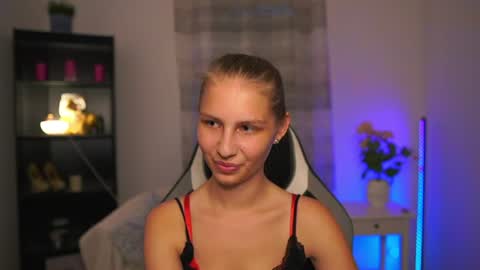 Snapshot of emmie_murray chatting on 06.18.26 Emmie online show from 06.18.26