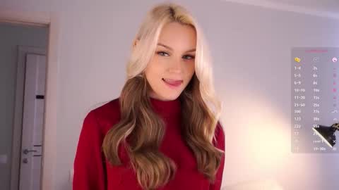 Snapshot of emmiemurray chatting on 09.13.25 Aurora online show from 09.13.25