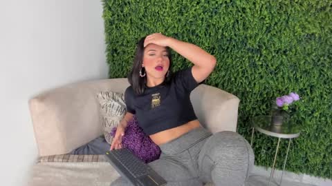 Emmiily online show from 02.02.25