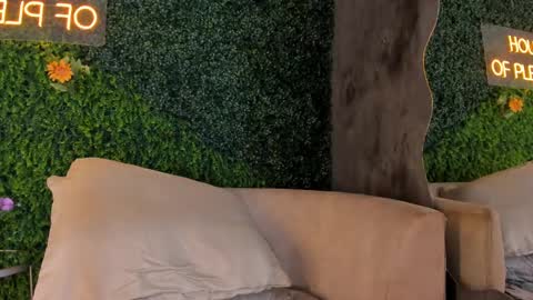 Emmiily online show from 03.04.25