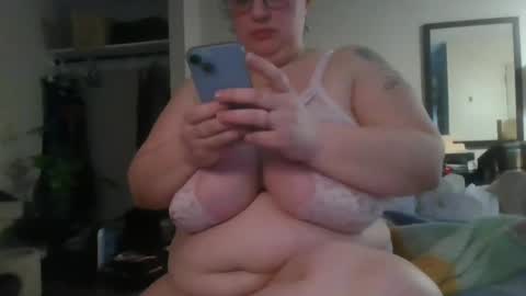 Snapshot of emmthaluscious chatting on 01.22.25 emmthaluscious online show from 01.22.25