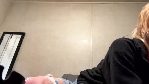 Snapshot of emmwarr1514 chatting on 02.13.25 emmwarr1514 online show from 02.13.25