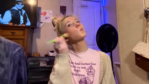 Snapshot of emmwarr1514 chatting on 03.11.25 emmwarr1514 online show from 03.11.25