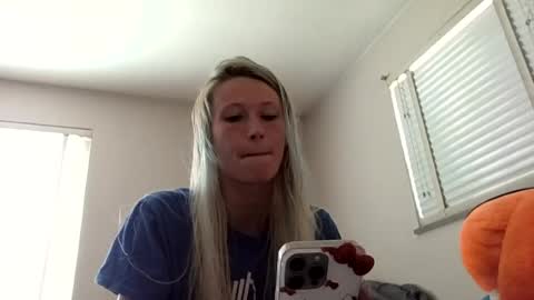 Snapshot of emmwarr1514 chatting on 06.05.26 emmwarr1514 online show from 06.05.26