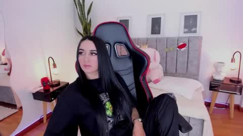 Emmy Evans  online show from 12.30.24