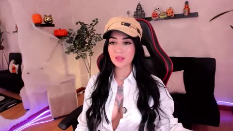 Emmy Evans  online show from 10.08.25