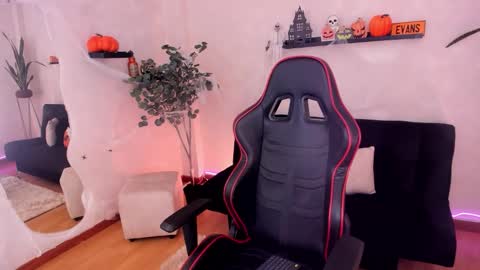 Emmy Evans  online show from 10.28.25