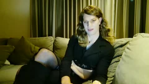 Snapshot of emmysissy chatting on 12.25.24 Emmy online show from 12.25.24