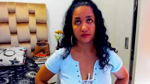 Snapshot of emperatriztapia chatting on 06.19.26 emperatriztapia online show from 06.19.26